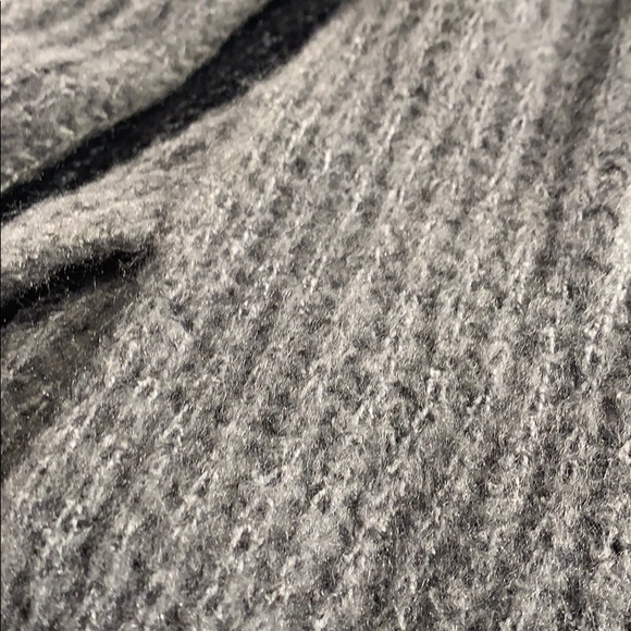 Sonoma scarf for winter with noodle fringe - Picture 4 of 7